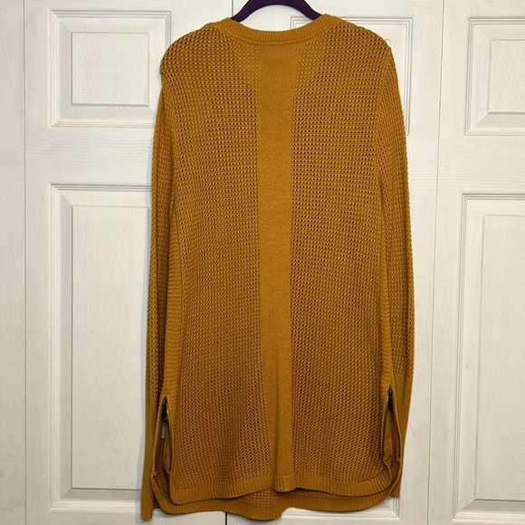 Size Large Sweater - Picture 5 of 5